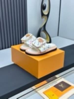 wholesale quality louis vuitton pool pillow comfort sandals model no. 43